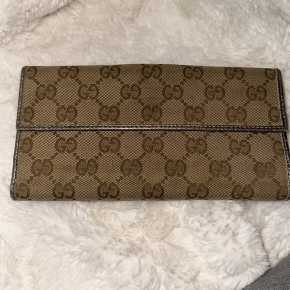 GUCCI Flap/Snap wallet GG Canvas leather trim authentic snap are tight - Picture 2 of 12